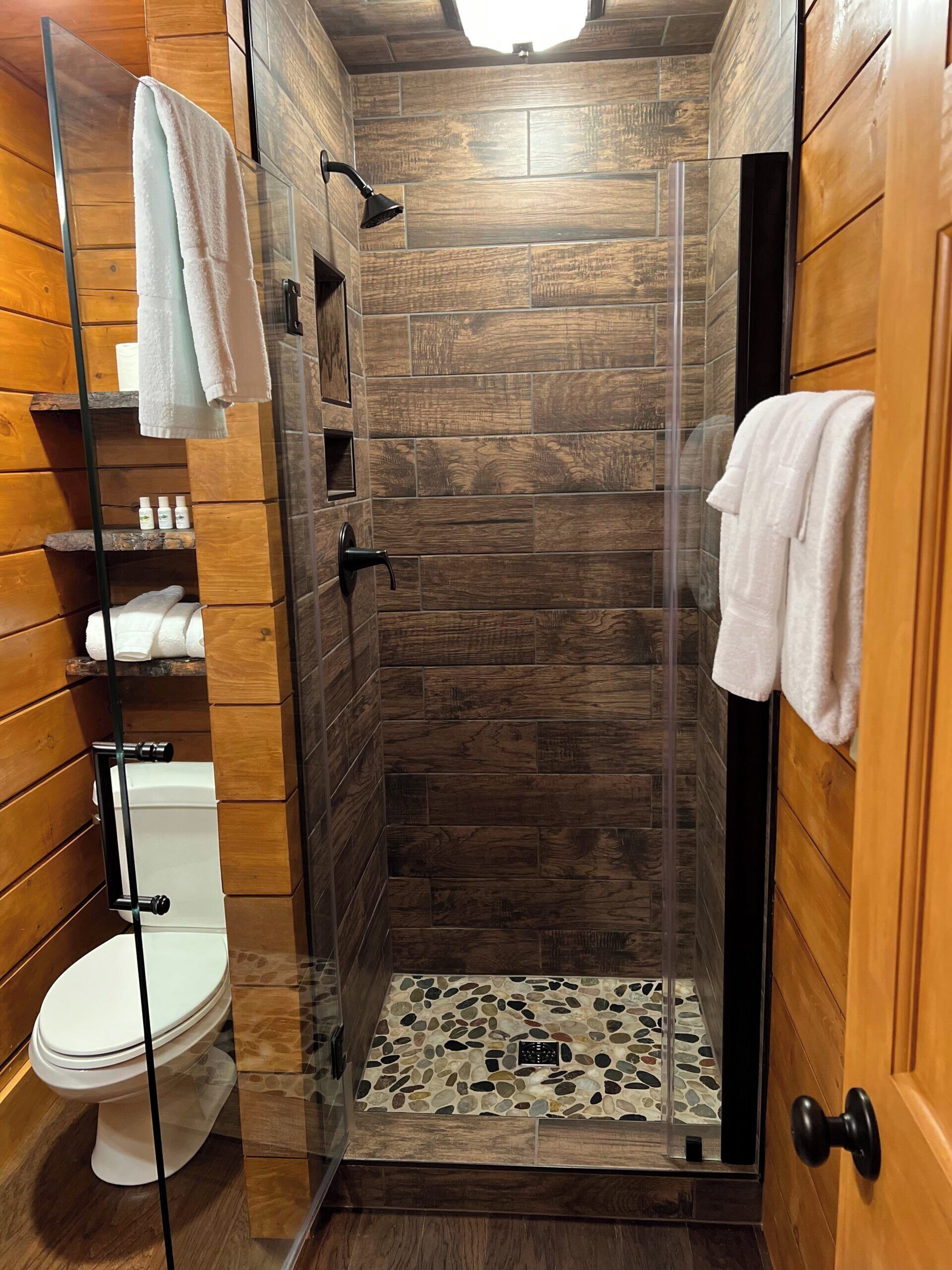 Combined shower/bathtub, hair dryer, towels, soap