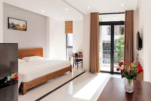 Studio, City View | Desk, free WiFi