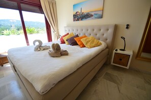 2 bedrooms, desk, iron/ironing board, travel cot