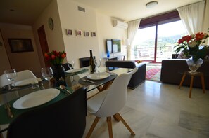 Dining - Parque Botanico Holiday Rentals (Estepona)