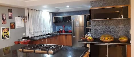 House, Multiple Beds | Private kitchen | Fridge, microwave, oven, cookware/dishes/utensils