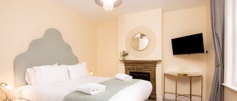 Double Room, Ensuite | 1 bedroom, Egyptian cotton sheets, premium bedding, pillowtop beds