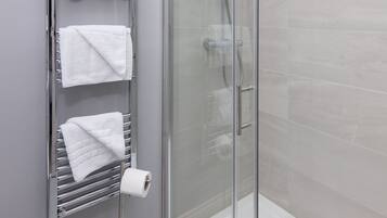 Double Room, Ensuite | Bathroom | Shower, rainfall showerhead, towels, soap