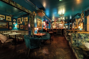 Bar (in der Unterkunft)