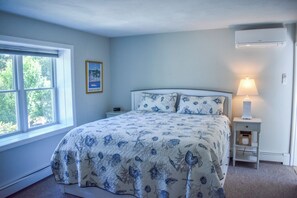 4 bedrooms, iron/ironing board, free WiFi - Amazing pond views and unforgettable sunsets from all levels! (Dennis Port)