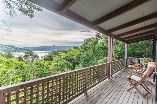 Overton Cottage - Akaroa Holiday Home