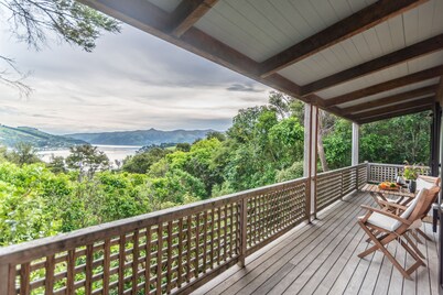 Overton Cottage - Akaroa Holiday Home