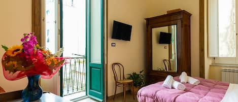 1 室のベッドルーム、セーフティボックス (室内)、デスク、アイロン / アイロン台