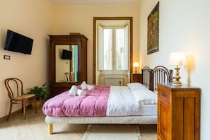 1 bedroom, in-room safe, desk, iron/ironing board