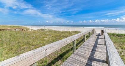 Near Mayo Clinic 2 blocks from ocean 4 BR pet friendly perfect family home.