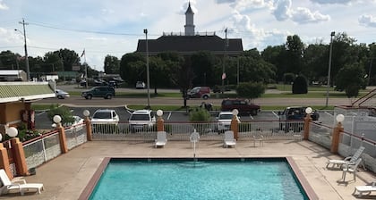 Milan Inn & Suites