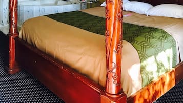 Suite, 1 King Bed, Non Smoking (Jetted Tub) | 1 bedroom, desk, laptop workspace, blackout drapes