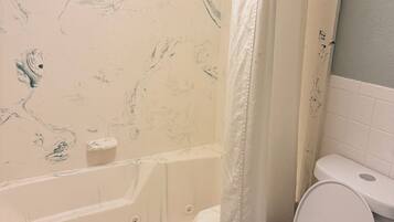 Combined shower/bathtub, towels, soap, shampoo