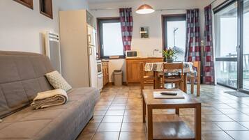 Televisión y chimenea