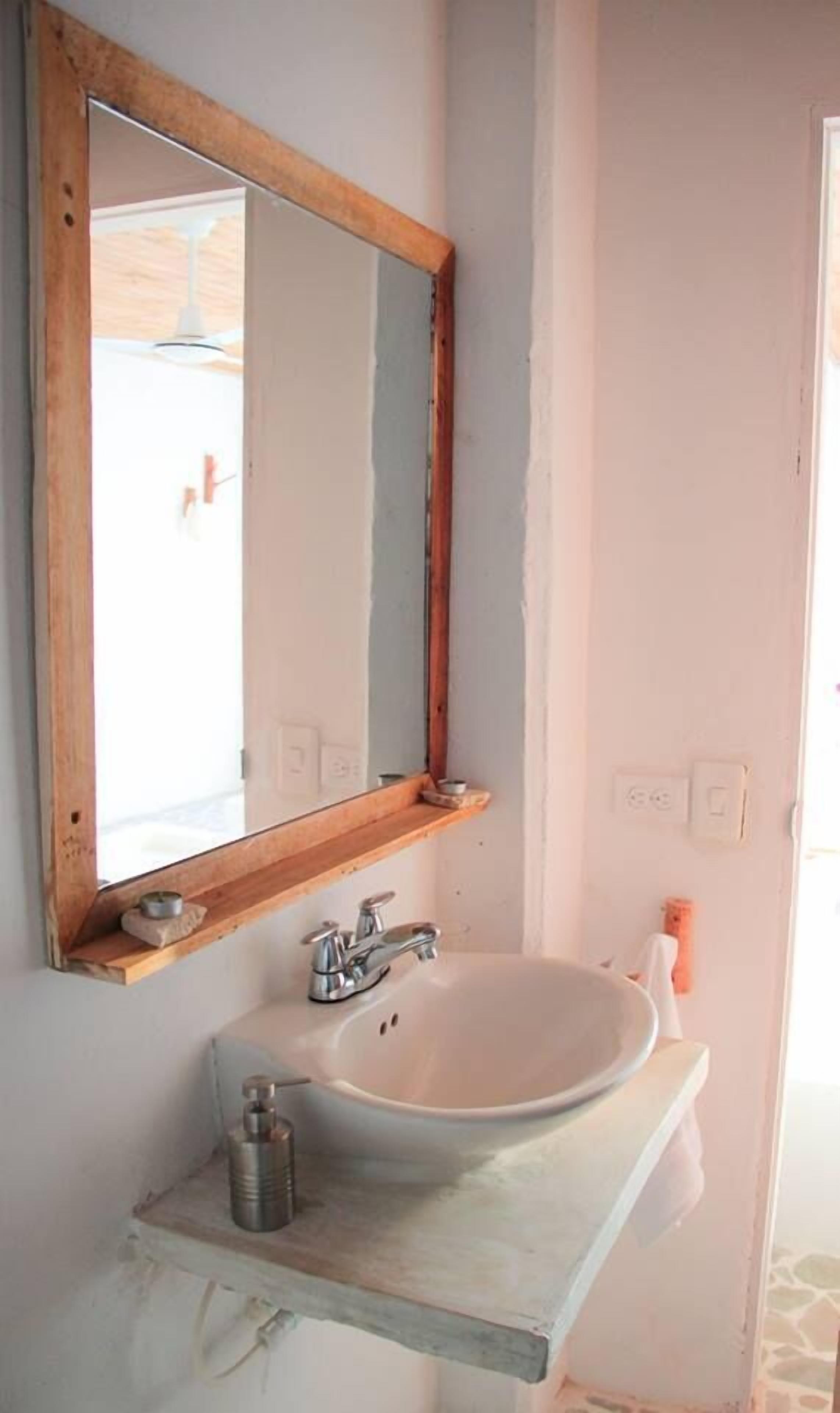 Bathroom sink