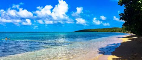 Beach nearby, sun loungers, beach towels