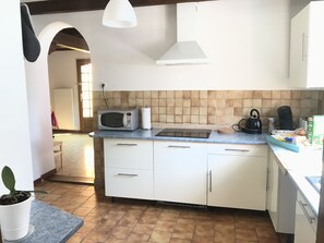 Fridge, microwave, oven, stovetop - Two swallows *** (Houssen)