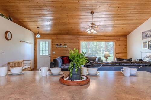 Lazy Bear Cabin is a 3 bedroom/2 bath within 25 minutes of YNP