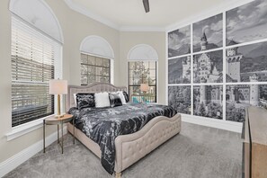 6 bedrooms, iron/ironing board, WiFi, bed sheets