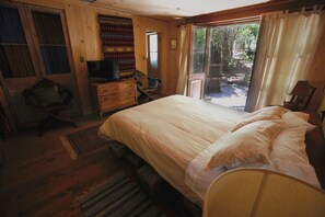 Quarto conforto, 1 cama de casal, vista para o jardim | Individualmente decorados, Wi-Fi de cortesia, roupa de cama