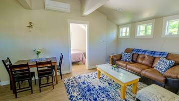 Basic Apartment | Living area