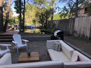 BBQ/picnic Area - Eastside Guesthouse (Bishop)