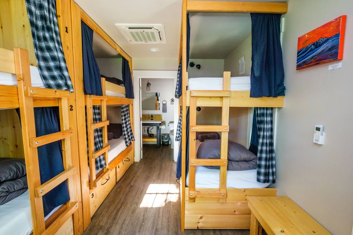 Basic Room, Multiple Beds, Non Smoking, Mountain View | WiFi (free), individually decorated, individually furnished, bed sheets