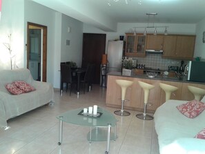 TV, fireplace, DVD player - Διαμέρισμα 2 υπνοδωματίων με ιδιωτική πισίνα  (Protaras Paralimni)