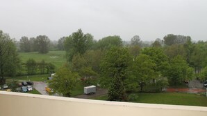 A view of a parking area with several cars and a white truck, surrounded by trees and greenery. - Apartment E623 for 2-4 people on the Baltic Sea (Schönberg OT Holm)
