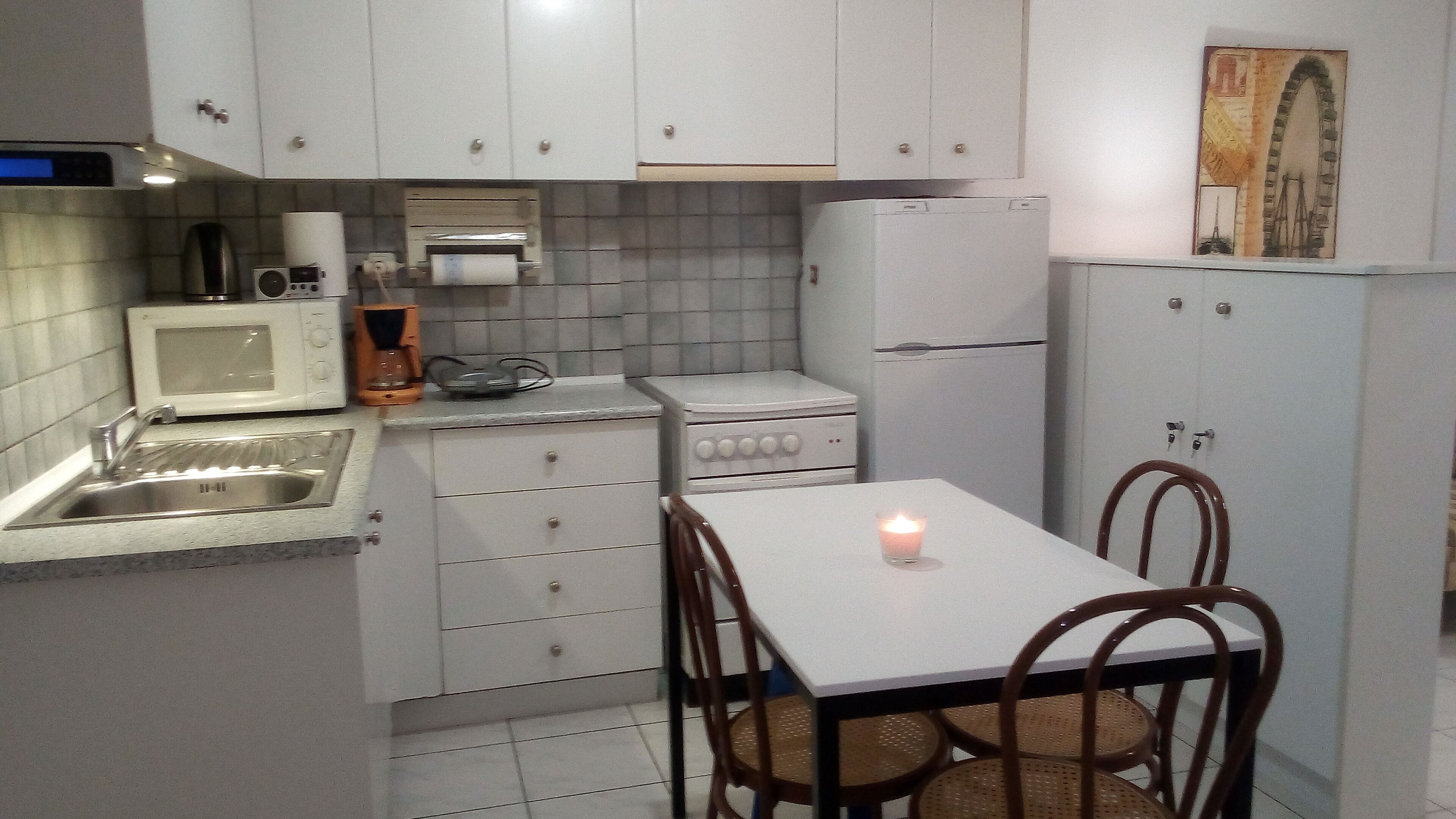 Microwave, coffee/tea maker, electric kettle