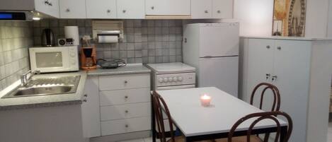 Microwave, coffee/tea maker, electric kettle