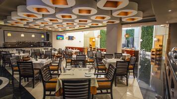 Daily full breakfast (MXN 175 per person)