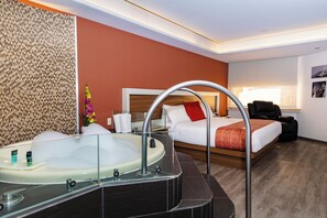 Junior Suite | Premium bedding, Select Comfort beds, in-room safe, desk - JF Grand Puebla (Puebla)