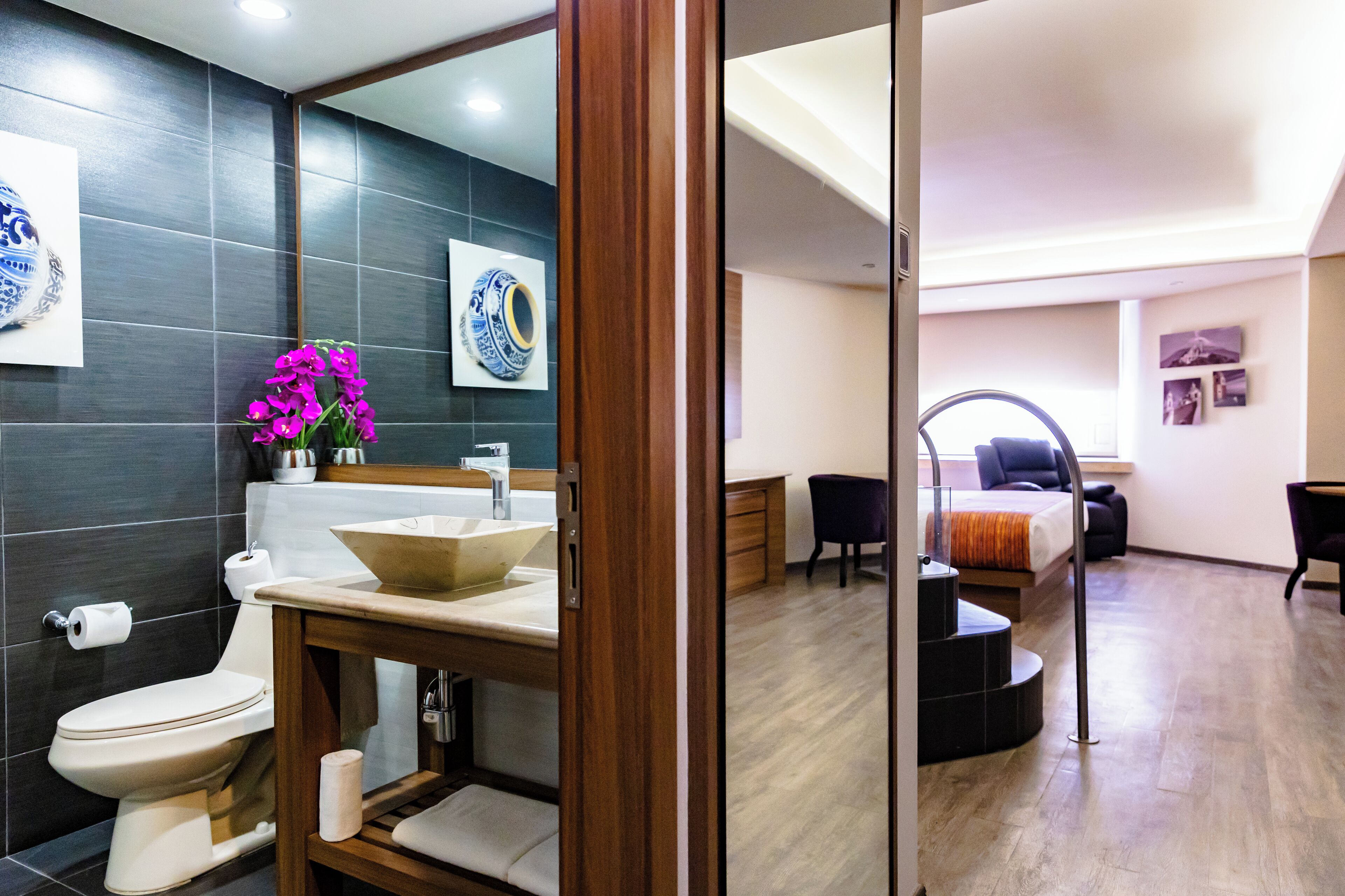 Junior Suite | Bathroom | Free toiletries, towels