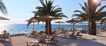 Modern apartment with SEA VIEW, air conditioning, parking, 3 minutes from beach 