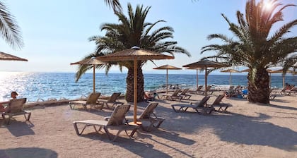 Modern apartment with SEA VIEW, air conditioning, parking, 3 minutes from beach