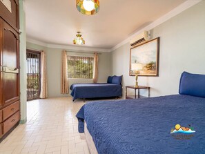 6 bedrooms, Internet, bed sheets - Casa Habana: Spacious 6-bedroom. Perfect for large groups. (San Felípe)