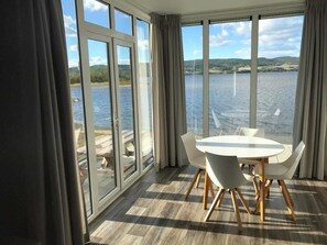 In-room dining - O'Lin Lake Resort (Hole)