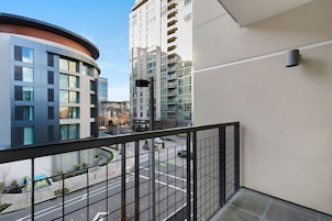 Apartamento superior, 2 habitaciones, no fumadores, 2 baños (Self Check-in with Virtual Front Desk) | Terraza o patio