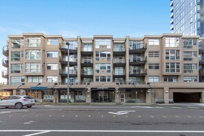 Front of property - Kasa Bellevue Seattle (Bellevue)