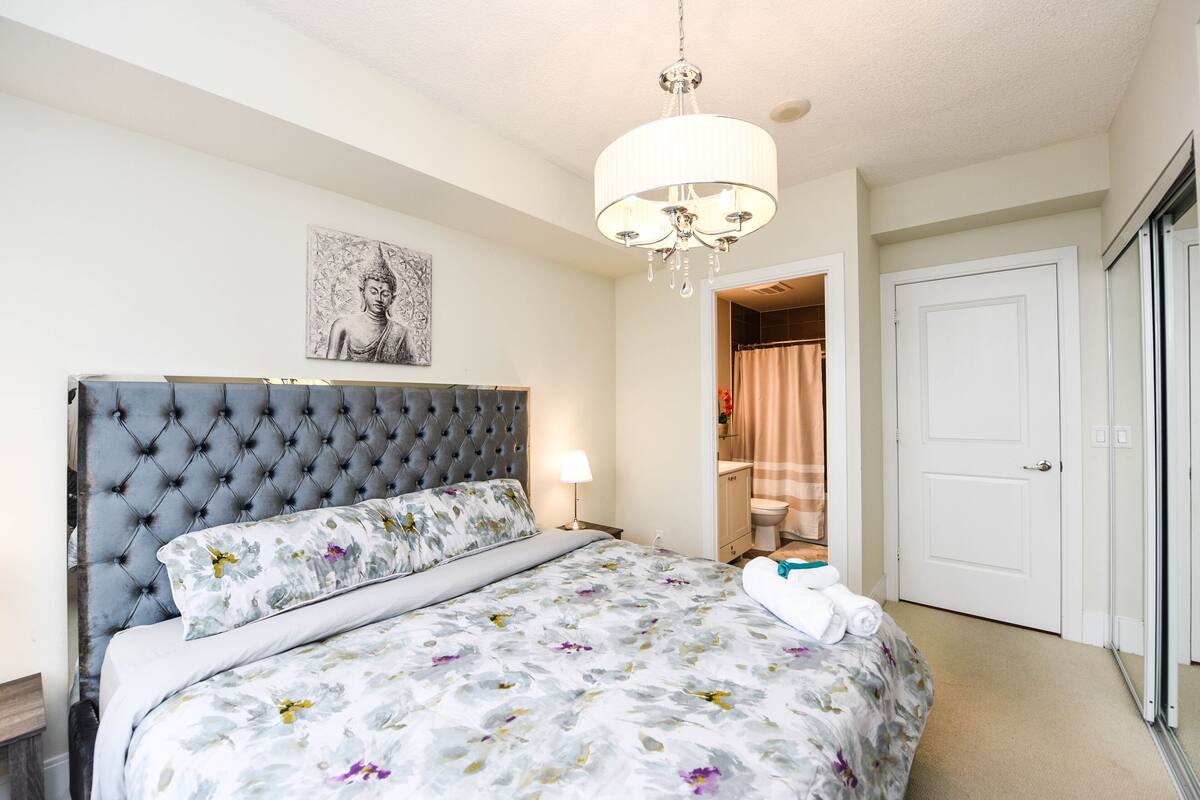 Luxury Condo, Multiple Beds, City View | Premium bedding, memory foam beds, soundproofing, WiFi (free)