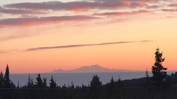 Comfort Apartment, 2 Queen Beds, Mountain View, Sea Facing | Beach/ocean view