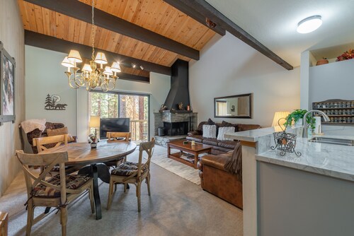 Beautiful updated Kingswoods Town home - close to beach, Northstar, Hoa pool, tennis