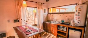 Horno, parrilla de estufa y utensilios de cocina