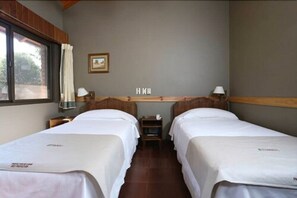 Standard Room | Hypo-allergenic bedding, individually decorated, desk, laptop workspace - Hotel Cabanas del Parque (Obera)