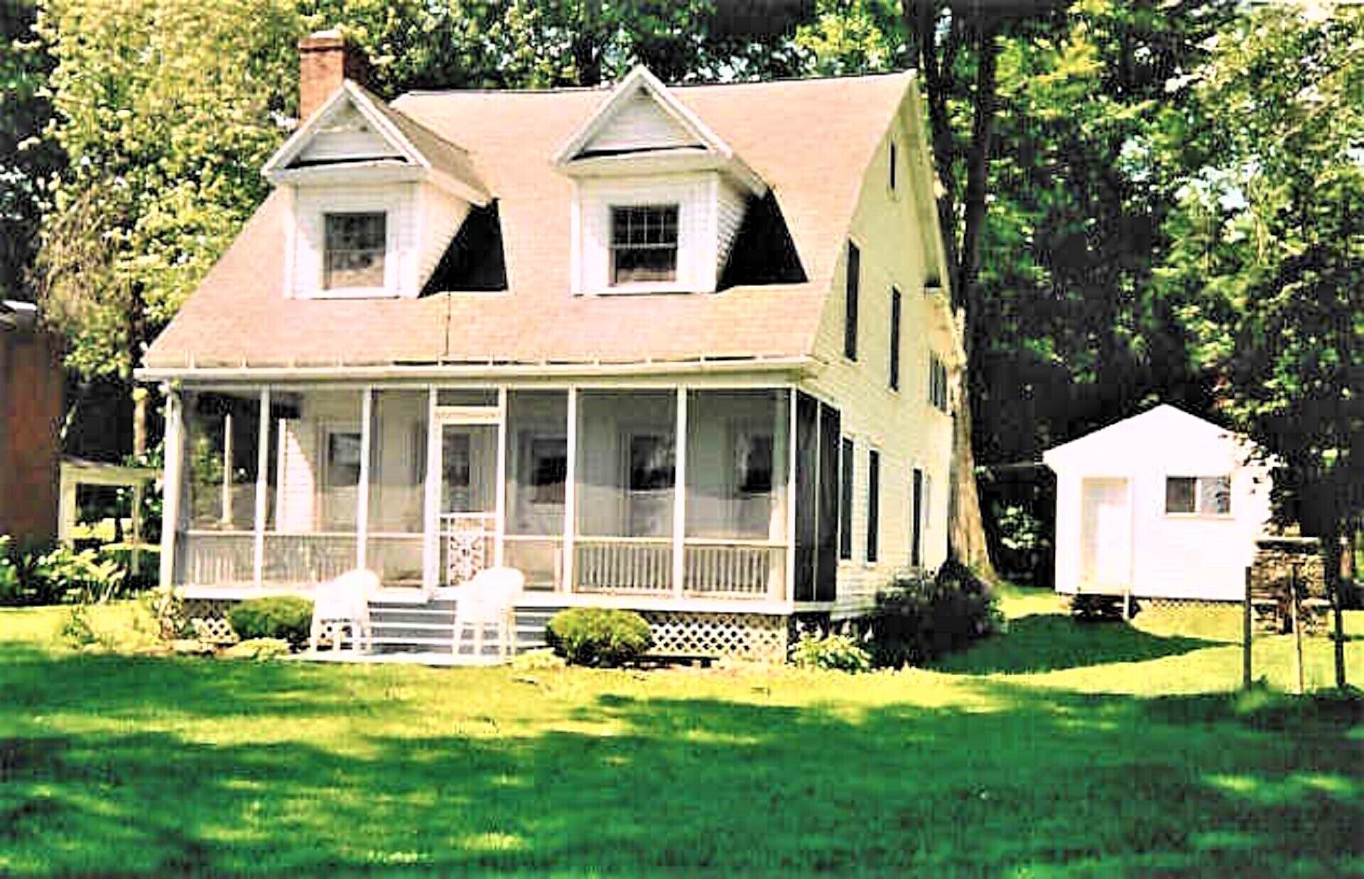 125 Ft of Lake Frontage - 5 Bedrooms, 2 Bathrooms