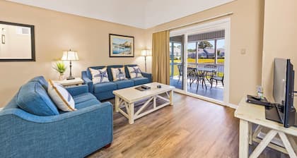 Lakefront Condo with Pools, Gym & Hot Tub!