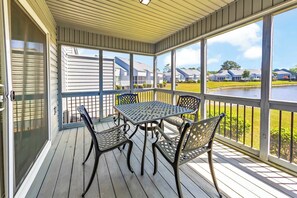 Outdoor dining - Renovated 2BR Lakefront Condo w/ Amenities (New Bern)