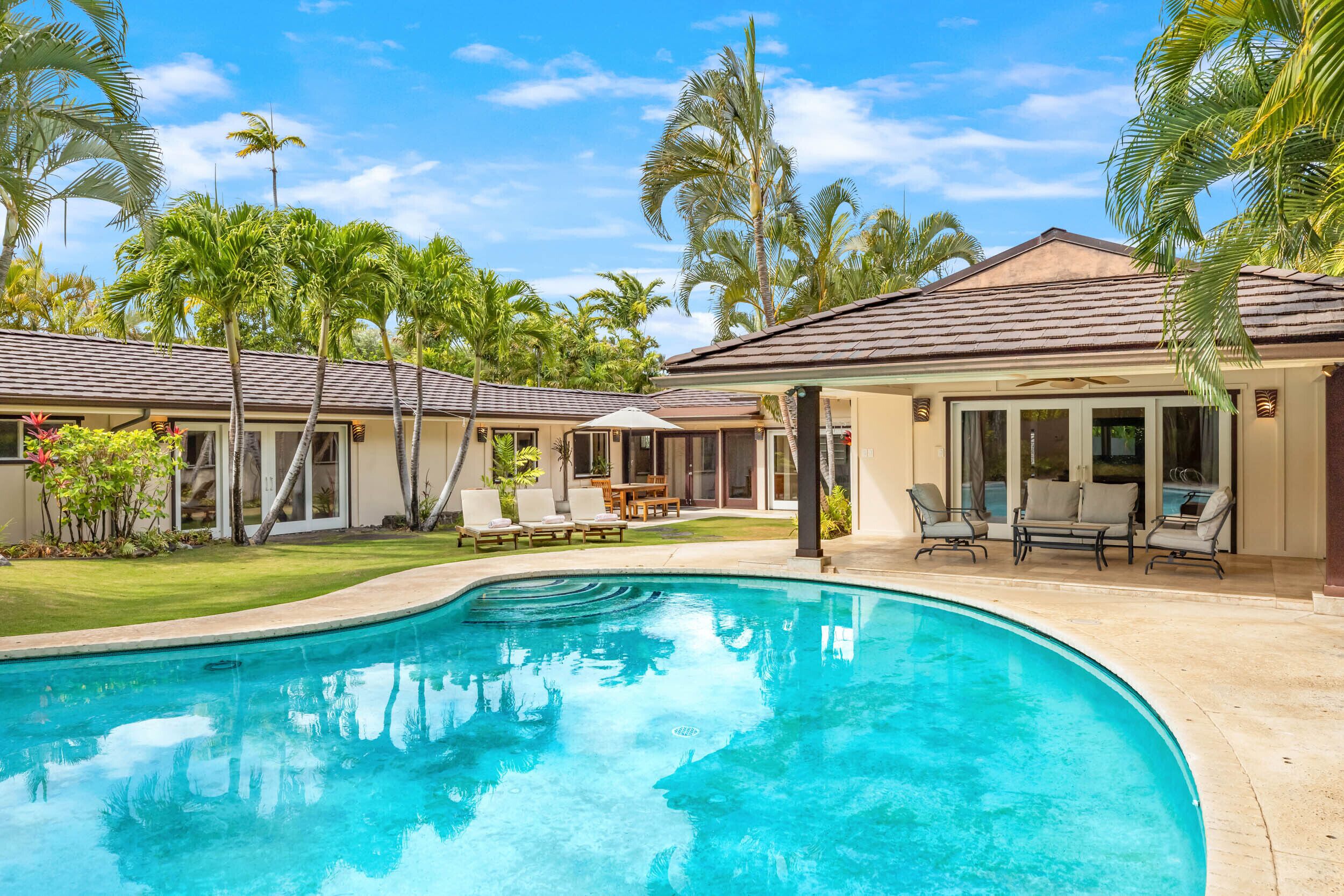 Kahala Breeze: Modern Tropical Home w/Pool, Private Yard, & A/C. Kahala Breeze