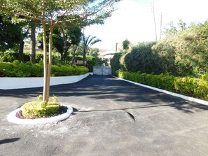 Property grounds - Regal Suites - Kenya (Nairobi)